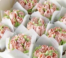 Девять капкейков ассорти Тюльпаны