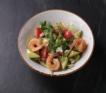 Салат с креветками и авокадо