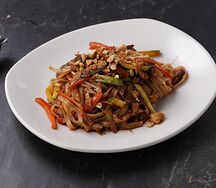 Лапша с говядиной в соусе паттай