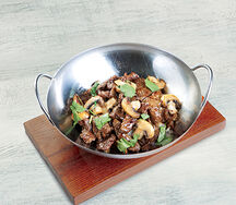 Говядина с грибами и луком