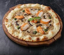 Пицца с кремом из белых грибов