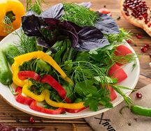 Букет из свежих зеленей и овощей