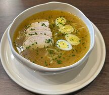 Куриный бульон с лапшой и яйцом