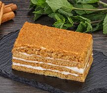 Пирожное Медовик