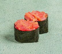 Гункан тунец спайси