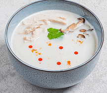 Том Кха с цыпленком