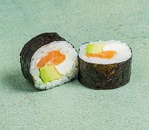 Ролл сяке авокадо