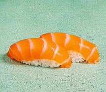 Нигири с лососем