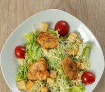 Салат Цезарь с курицей