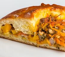 Пирог со свининой и овощами