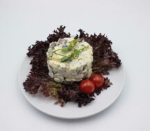 Салат грибной с курицей