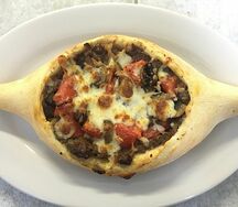 Хачапури по-Аджарски с мясом, грибами и помидорами