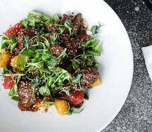 Салат с куриной печенью апельсином и грейпфрутом