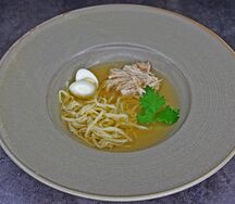 Куриный бульон с лапшой