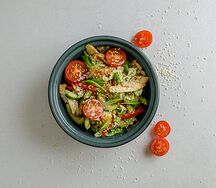 Теплый салат с курицей