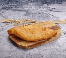 Жареный пирожок с капустой
