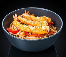 Удон с овощами и королевскими креветками