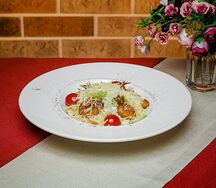 Салат Цезарь с креветками
