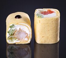 Тортилья с копчёным лососем и креветкой темпура