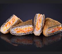 Сэндвич темпура с креветкой и сыром чеддер