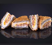 Сэндвич темпура с беконом и сыром чеддер