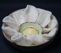 Крабовые чипсы с соусом Васаби