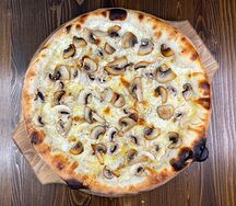 Пицца с грибами и трюфельным маслом