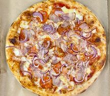 Пицца Мясная BBQ с красным луком