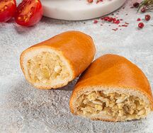 Пирожок с капустой и яйцом