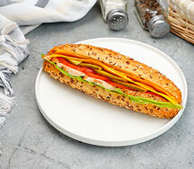 Багет со злаками с куриной грудкой