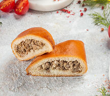 Пирожок с мясом и луком
