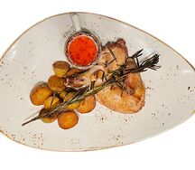 Цыпленок запеченный с бэби картофелем