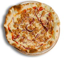 С тунцом и красным луком