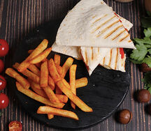 Кесадилья с грибами, сыром и картошечкой фри