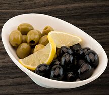 Маслины и оливки