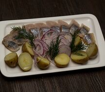 Сельдь с картофелем и луком