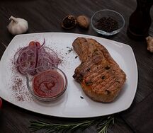 Стейк из cвинoй корейки