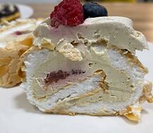 Меренговый рулет Фисташка-малина
