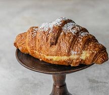 Круассан с кокосом
