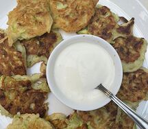 Деруны из кабачков со сметаной