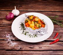 Судак с овощами на пару