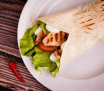 Цезарь-ролл с курицей