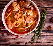 Томатный суп с морепродуктами