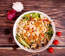 Рисовая лапша с кисло-сладким соусом и горячим на выбор