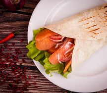 Цезарь-ролл с лососем