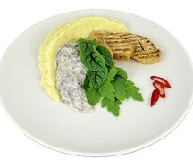 Запеченная курочка с картофельным пюре