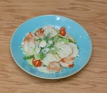 Салат Цезарь с курицей
