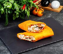 Шаурма в сырном лаваше куриная