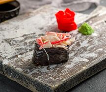 Гункан с крабом
