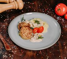 Куриные котлетки с картофельным пюре